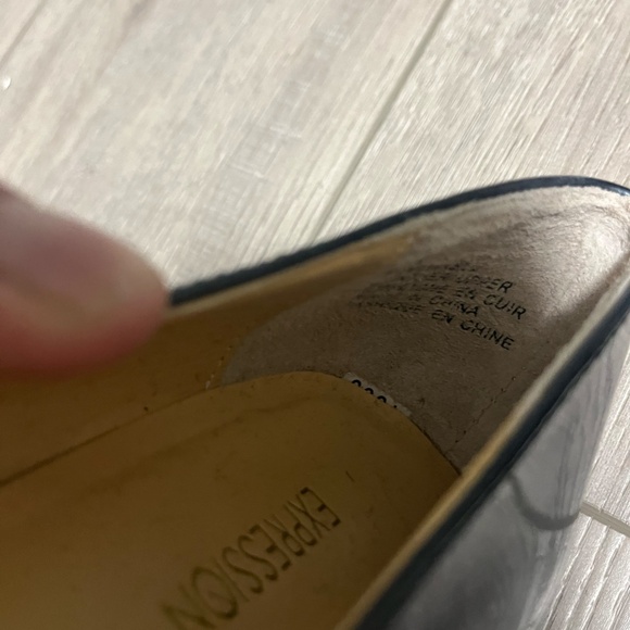 4/$10 EXPRESSION | Size 7.5 | GREYISH BLUE/BLACK | Leather Upper | Heels - Picture 4 of 5